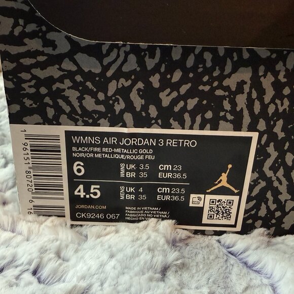 NIB Womens Nike Air Jordan 3 Retro - Size 6 (4.5 Y) - Picture 2 of 15